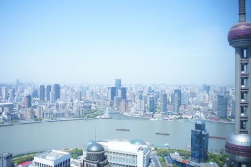 求介绍上海观景最好的酒店，寻一个离东方明珠近的江景房酒店看夜景。