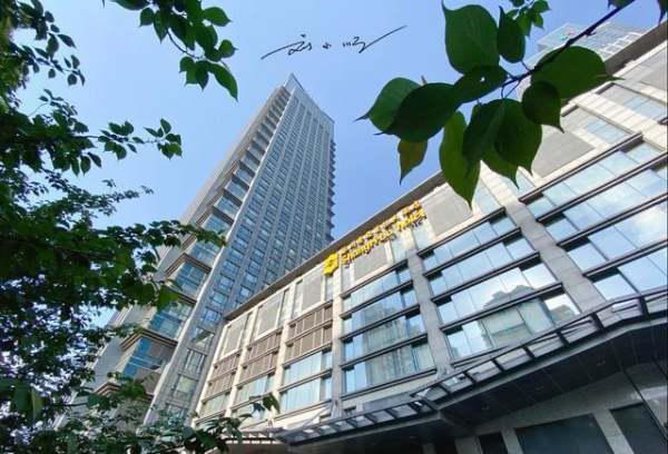 哪一个酒店是苏州楼层最高的酒店？在上面看风景怎么样？