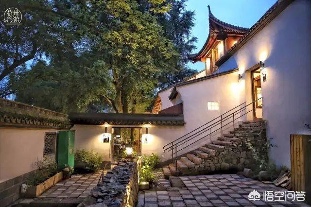 周末带家人去杭州周边的余杭玩，有什么深秋景色美美的民宿推荐吗？